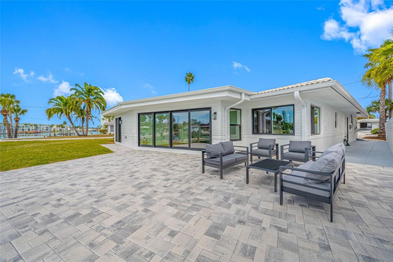 370 59th Avenue, Saint Pete Beach, FL 33706 Photo