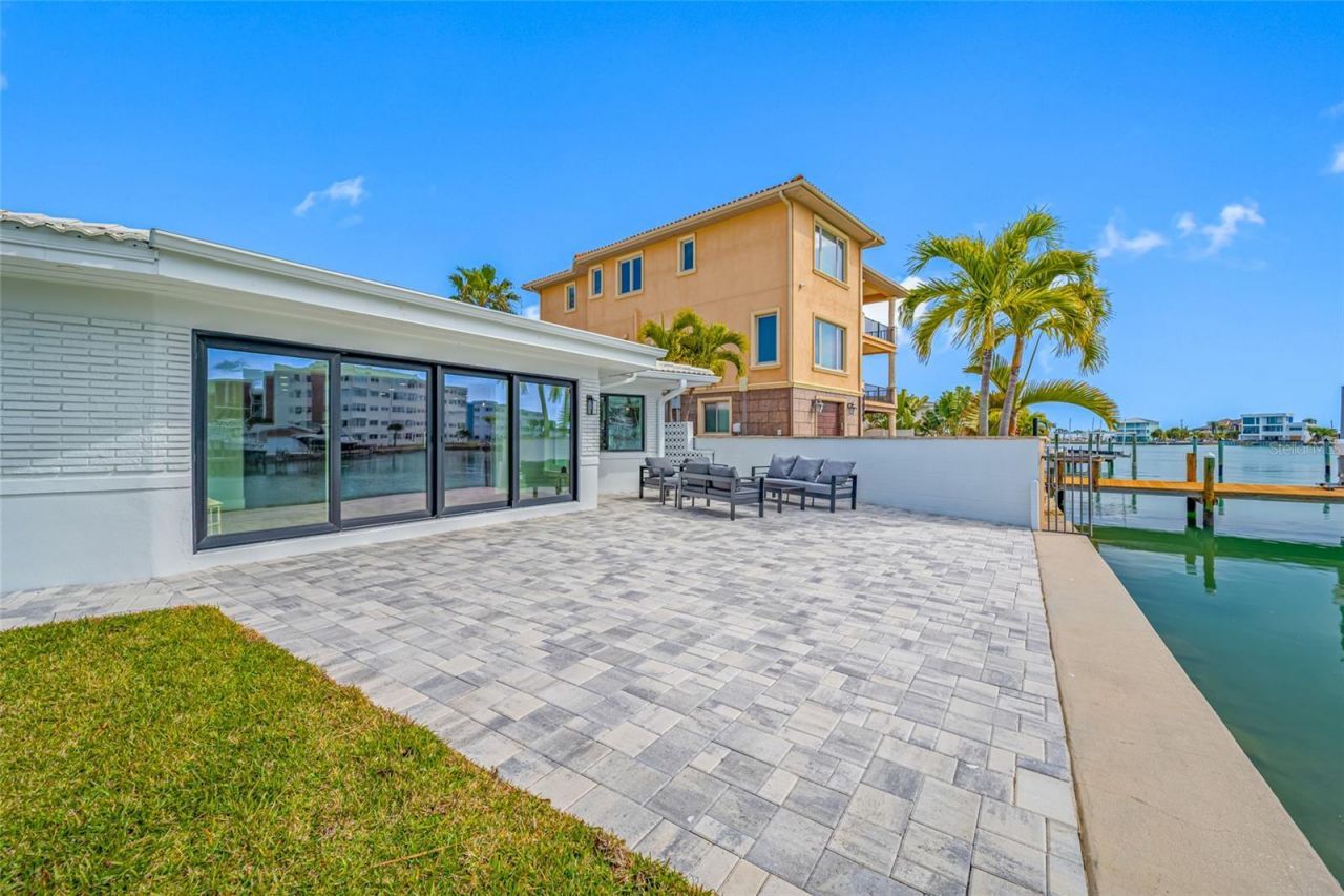 370 59th Avenue, Saint Pete Beach, FL 33706 Photo