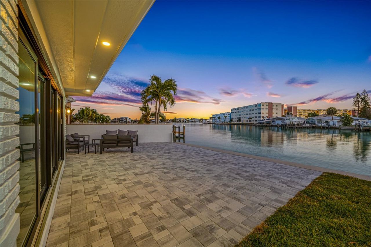 370 59th Avenue, Saint Pete Beach, FL 33706 Photo