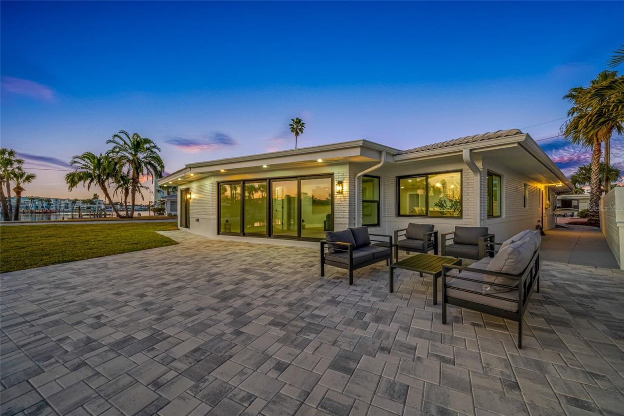 370 59th Avenue, Saint Pete Beach, FL 33706 Photo