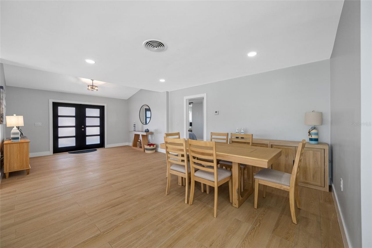 370 59th Avenue, Saint Pete Beach, FL 33706 Photo