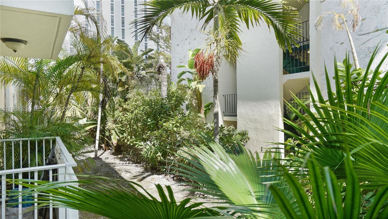 1235 Mariposa Ave, Unit 1, Coral Gables, FL 33146 Photo