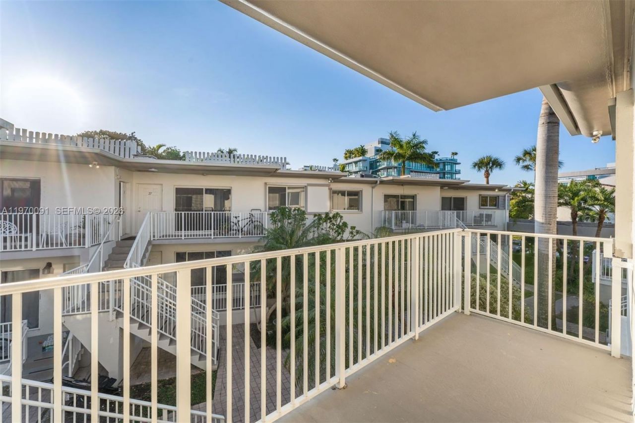 1142 99th St, Unit 23, Bay Harbor Islands, FL 33154 Photo