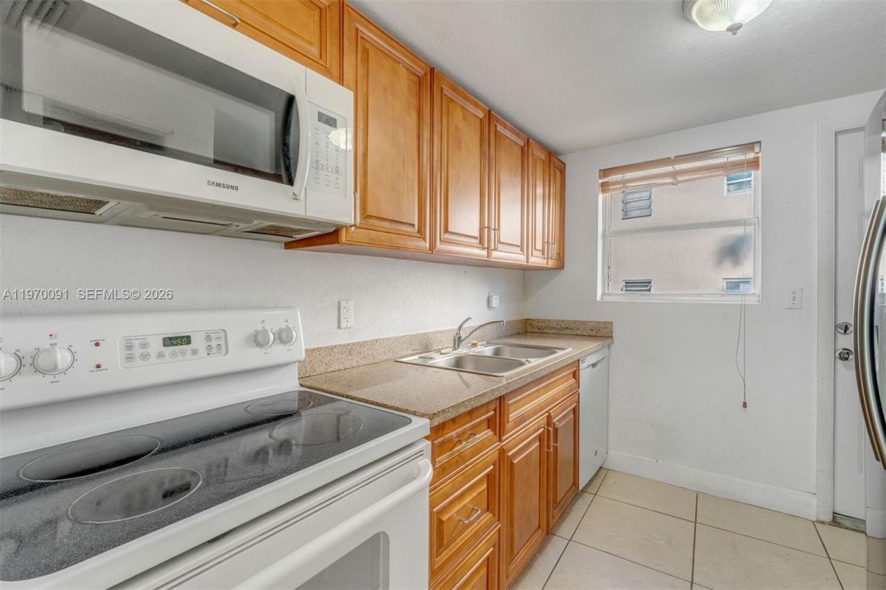 1142 99th St, Unit 23, Bay Harbor Islands, FL 33154 Photo