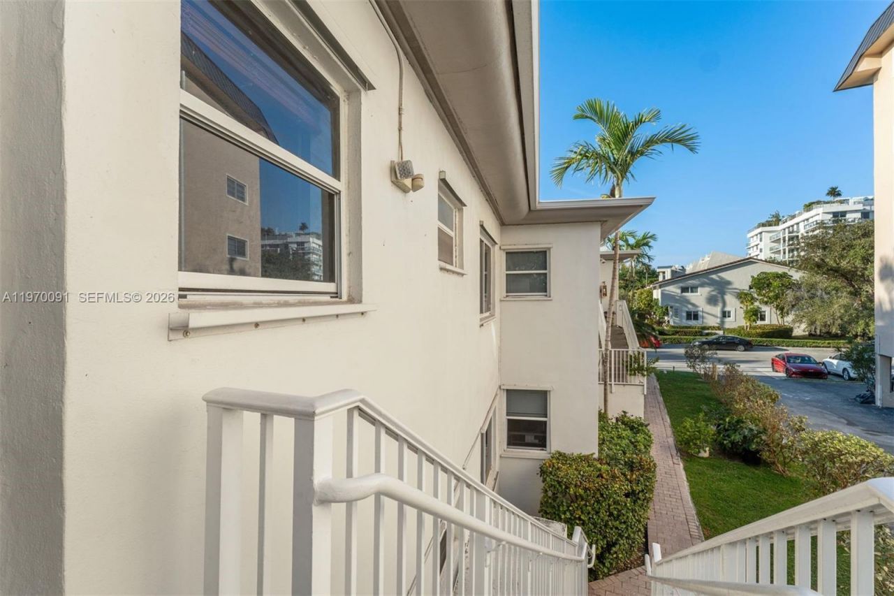 1142 99th St, Unit 23, Bay Harbor Islands, FL 33154 Photo