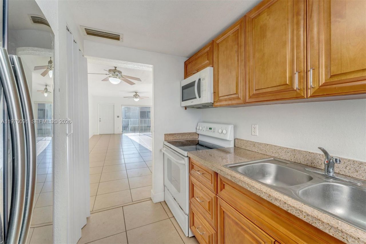 1142 99th St, Unit 23, Bay Harbor Islands, FL 33154 Photo