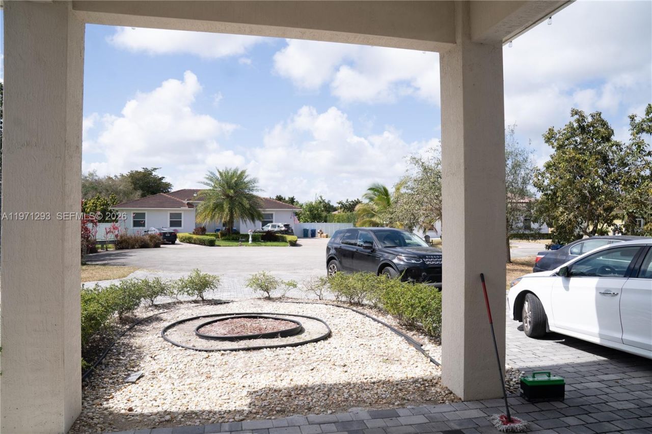 27561 SW 162nd Ct, Homestead, FL 33031 Photo