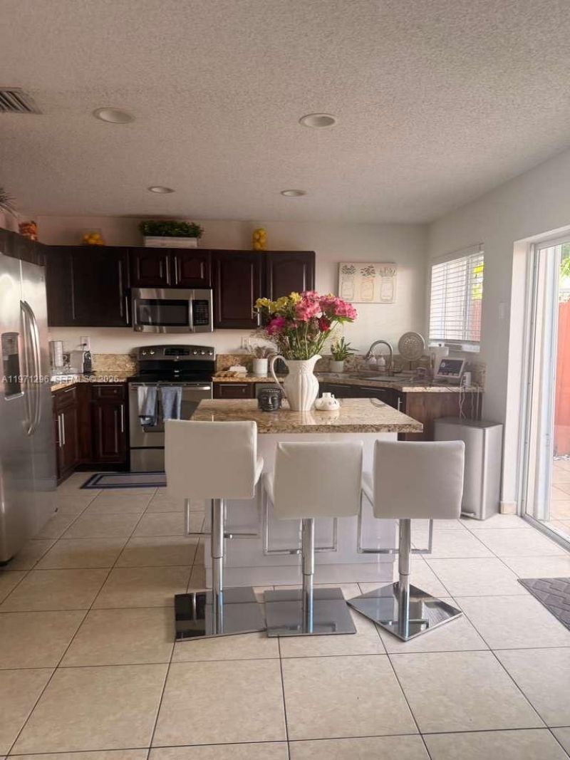 10863 NW 53 Ln, Doral, FL 33178 Photo
