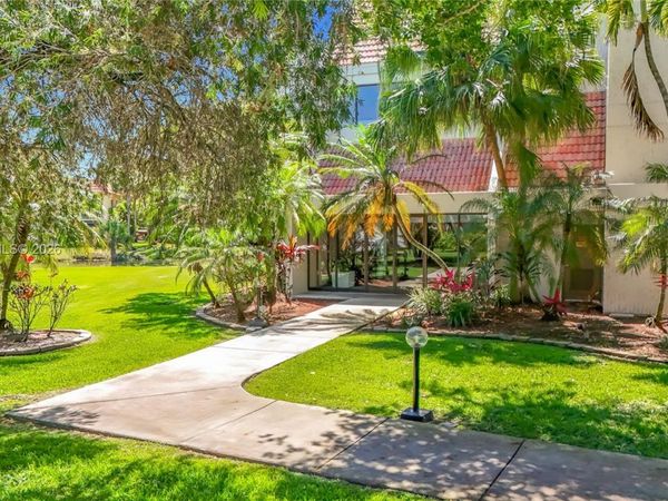 210 Lakeview Dr, Unit 306, Weston, FL 33326