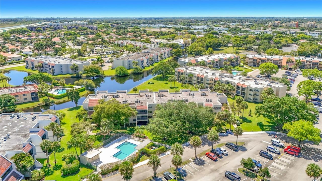 210 Lakeview Dr, Unit 306, Weston, FL 33326 Photo