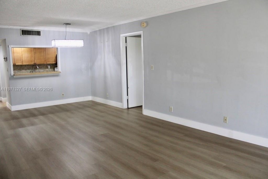 210 Lakeview Dr , Unit 306, Weston, FL 33326 Photo