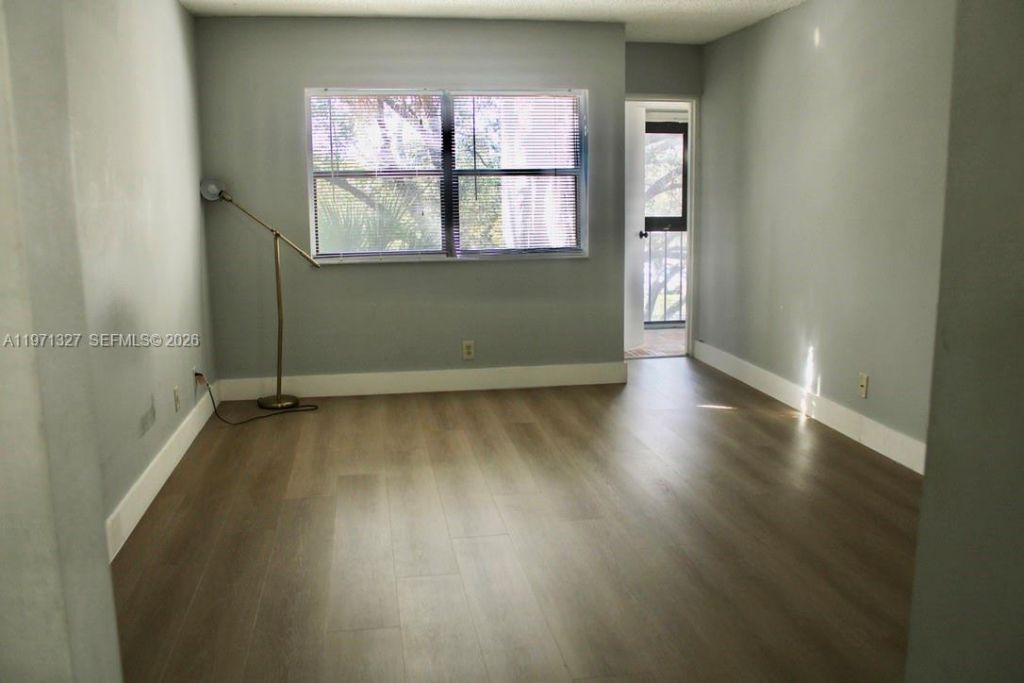 210 Lakeview Dr , Unit 306, Weston, FL 33326 Photo