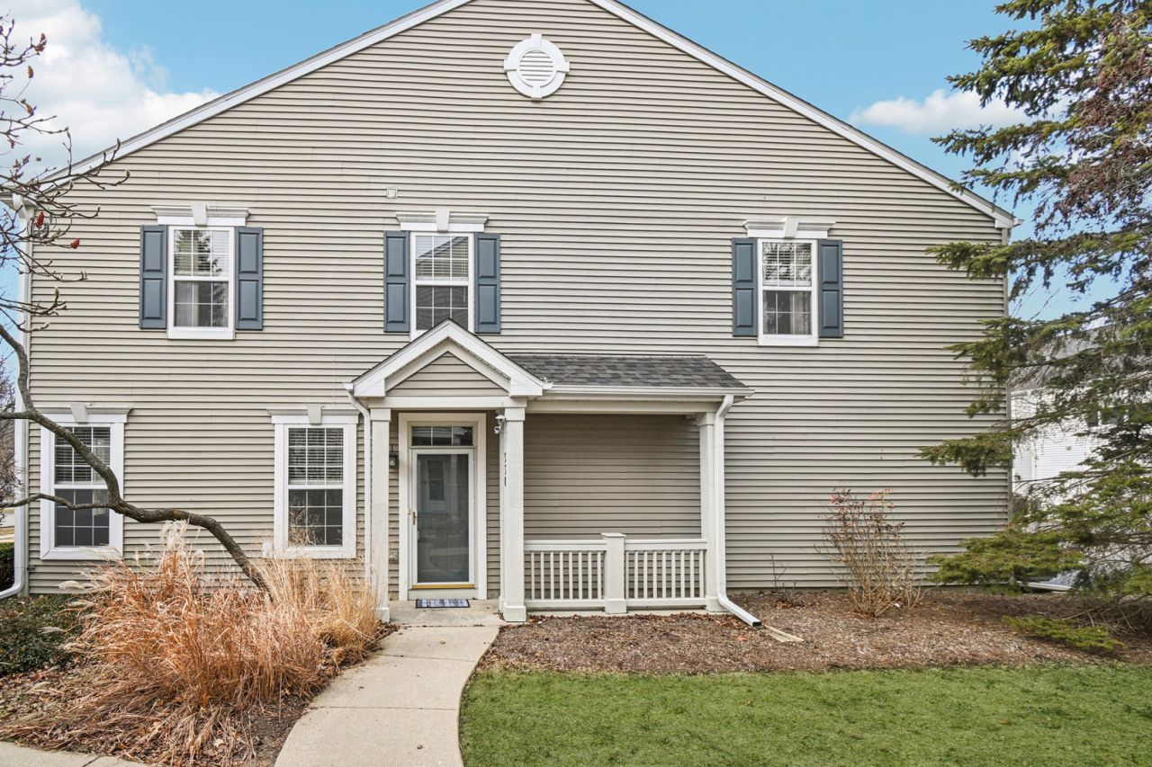 330 S Litchfield Drive, Round Lake, IL 60073 Main Photo