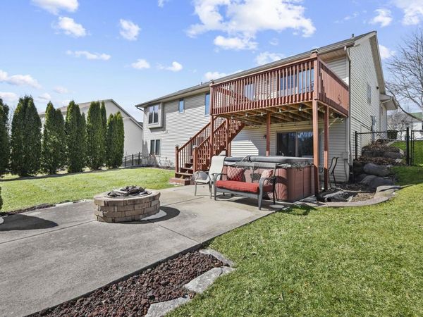 5915 Running Deer Trail, McFarland, WI 53558