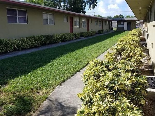 2734 Fillmore St, Unit 3-E, Hollywood, FL 33020