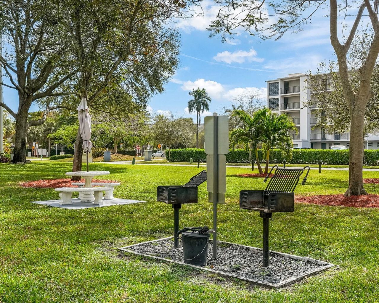 4700 Washington Street, Unit 301, Hollywood, FL 33021 Photo