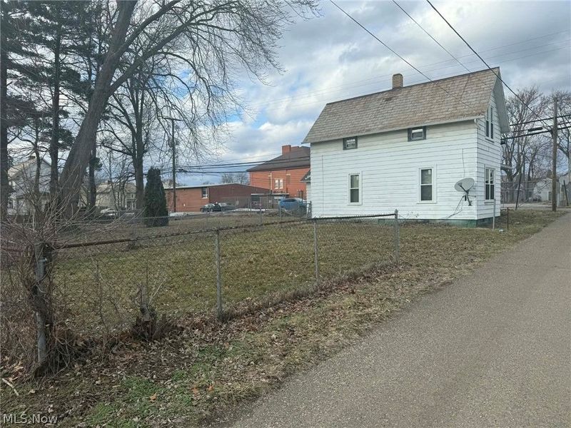 230 2nd Drive SW, New Philadelphia, OH 44663 Photo 3