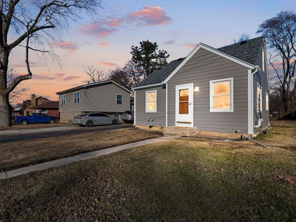 349 S Lake Street, Grayslake, IL 60030