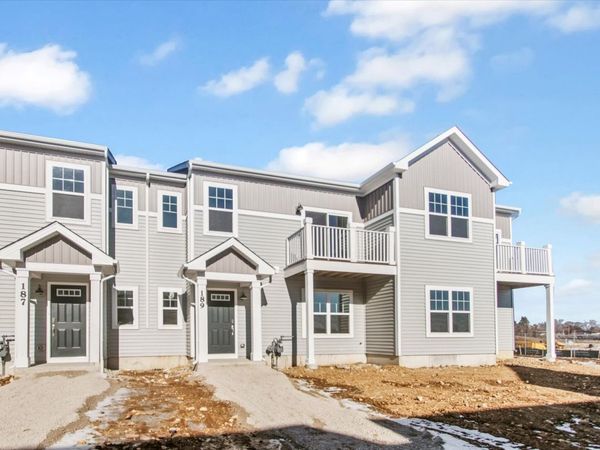 422 Comstock Road, South Elgin, IL 60177