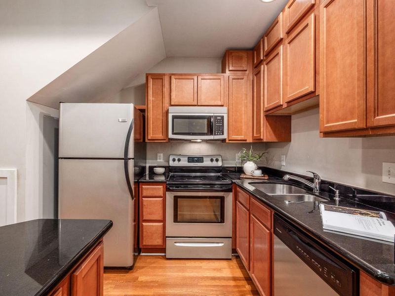 1276 N High Street, Unit 402, Columbus, OH 43201 Photo 11