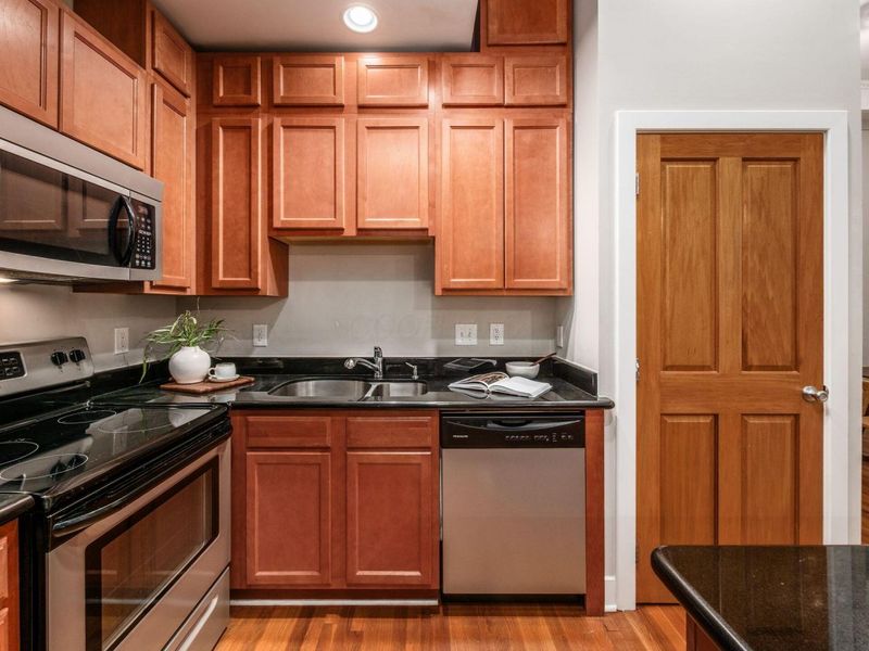 1276 N High Street, Unit 402, Columbus, OH 43201 Photo 8