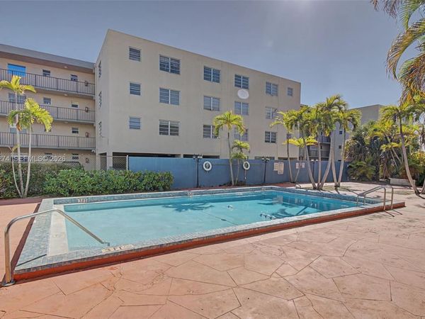 399 NW 72nd Ave, Unit 320, Miami, FL 33126