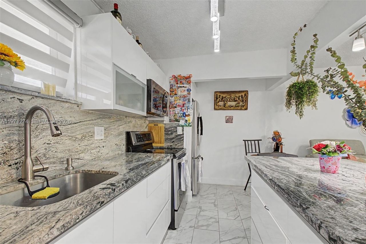 399 NW 72nd Ave, Unit 320, Miami, FL 33126 Photo