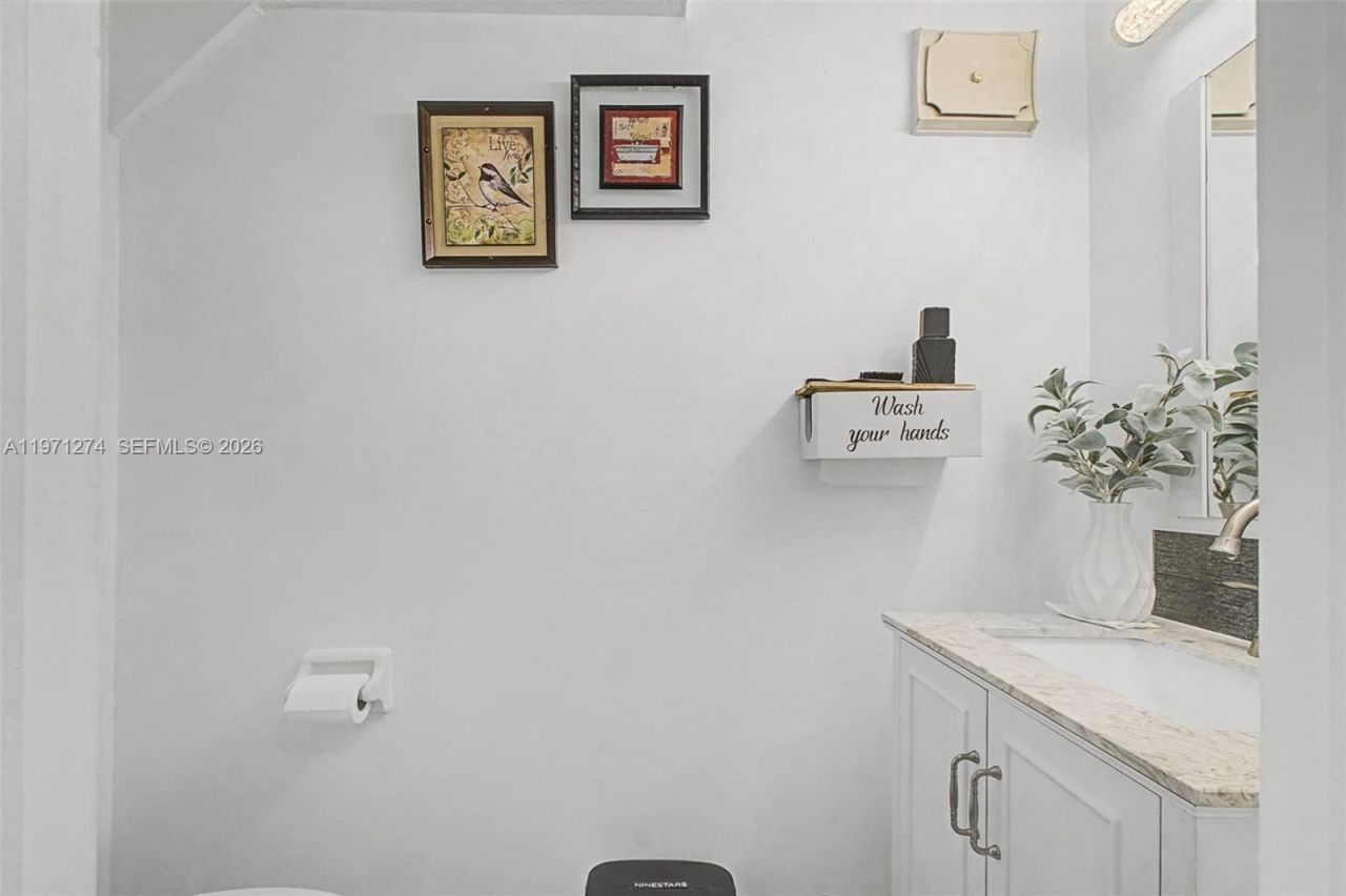 399 NW 72nd Ave, Unit 320, Miami, FL 33126 Photo