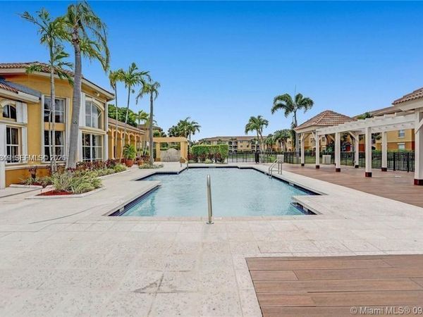 9640 NW 2nd St, Unit 5-105, Pembroke Pines, FL 33024