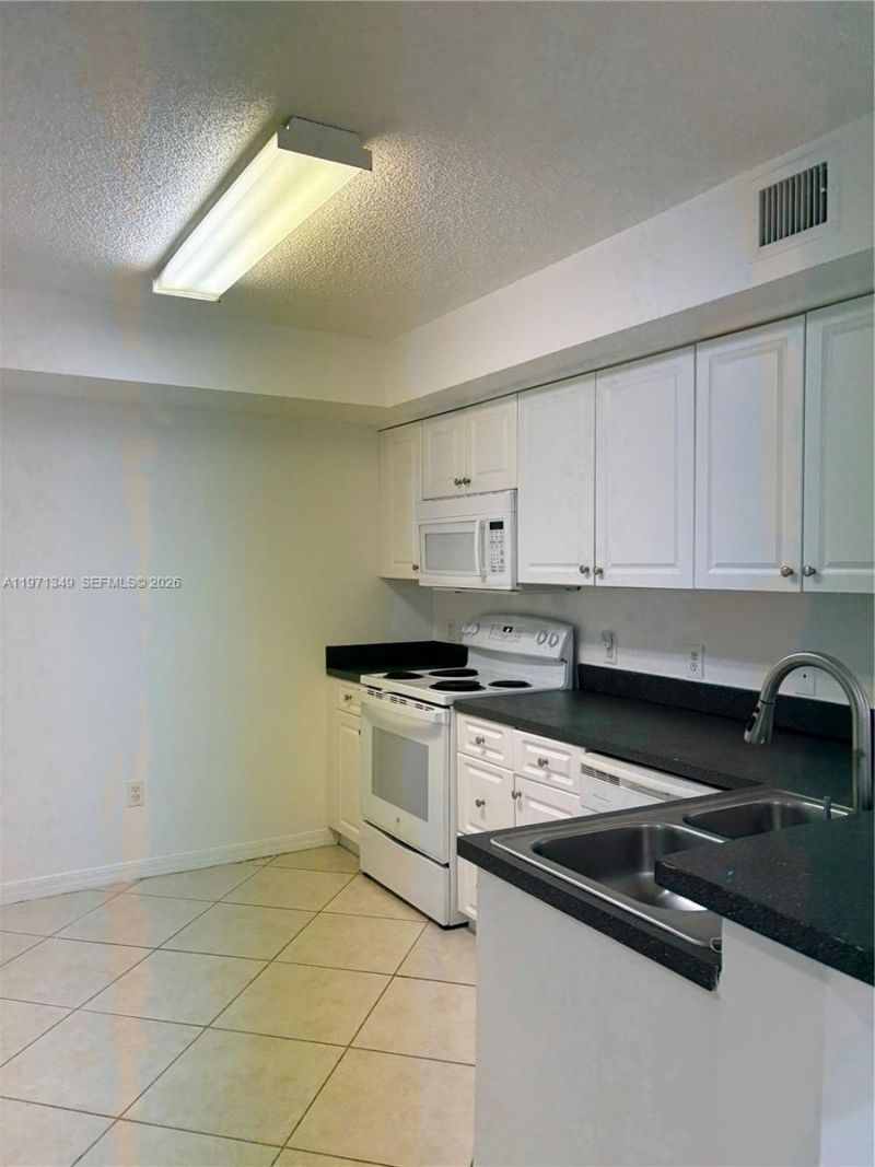 9640 NW 2nd St, Unit 5-105, Pembroke Pines, FL 33024 Photo