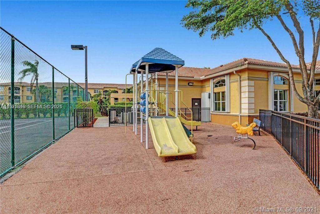 9640 NW 2nd St, Unit 5-105, Pembroke Pines, FL 33024 Photo