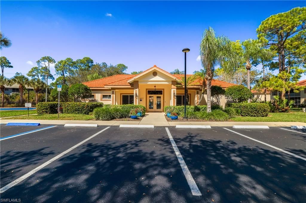 305 Robin Hood Cir, Unit 101, Naples, FL 34104 Photo