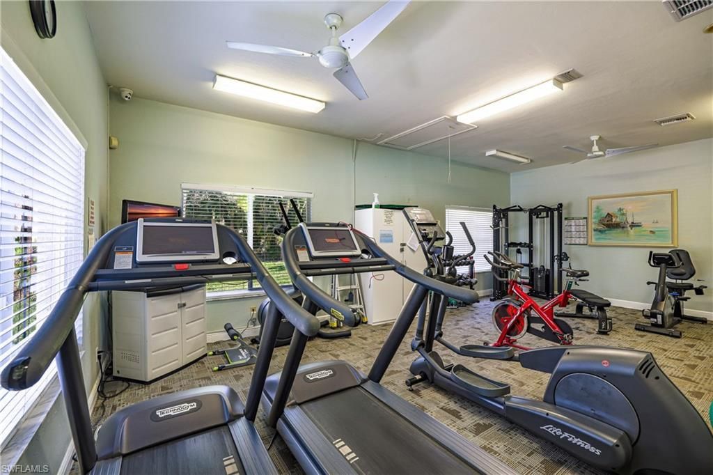 305 Robin Hood Cir, Unit 101, Naples, FL 34104 Photo