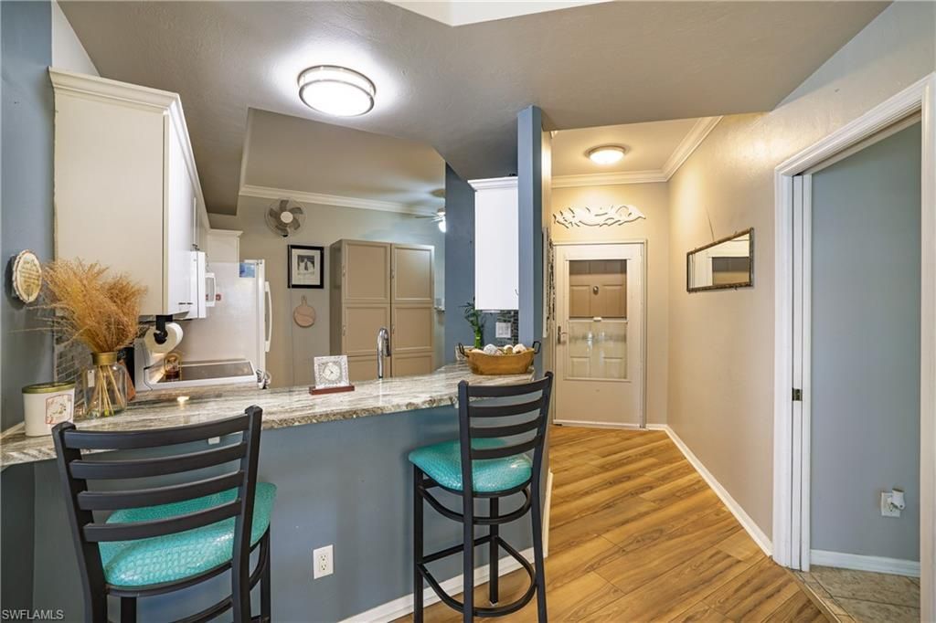 305 Robin Hood Cir, Unit 101, Naples, FL 34104 Photo