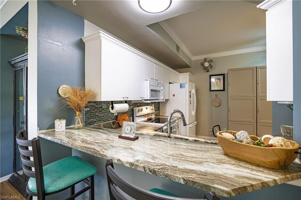 305 Robin Hood Cir, Unit 101, Naples, FL 34104 Photo