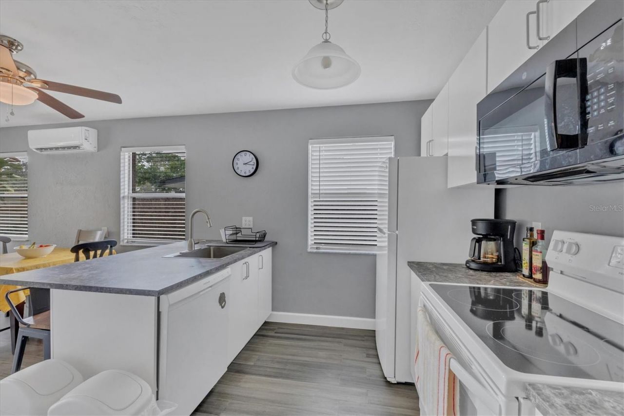 2305 Novus Street, Sarasota, FL 34237 Photo