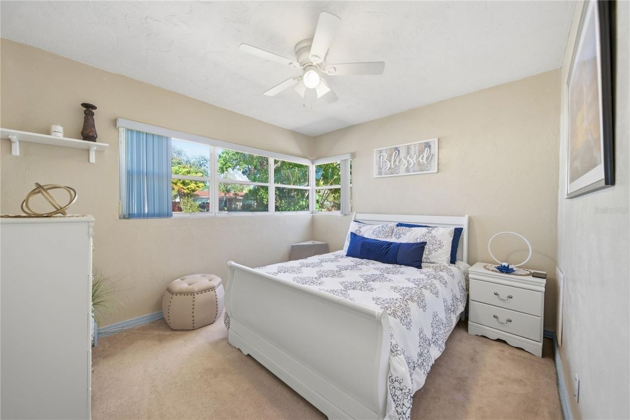 718 Bay Vista Boulevard S, Saint Petersburg, FL 33705 Photo