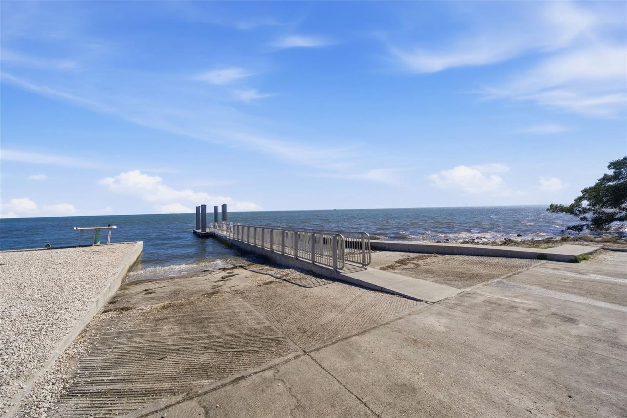 718 Bay Vista Boulevard S, Saint Petersburg, FL 33705 Photo