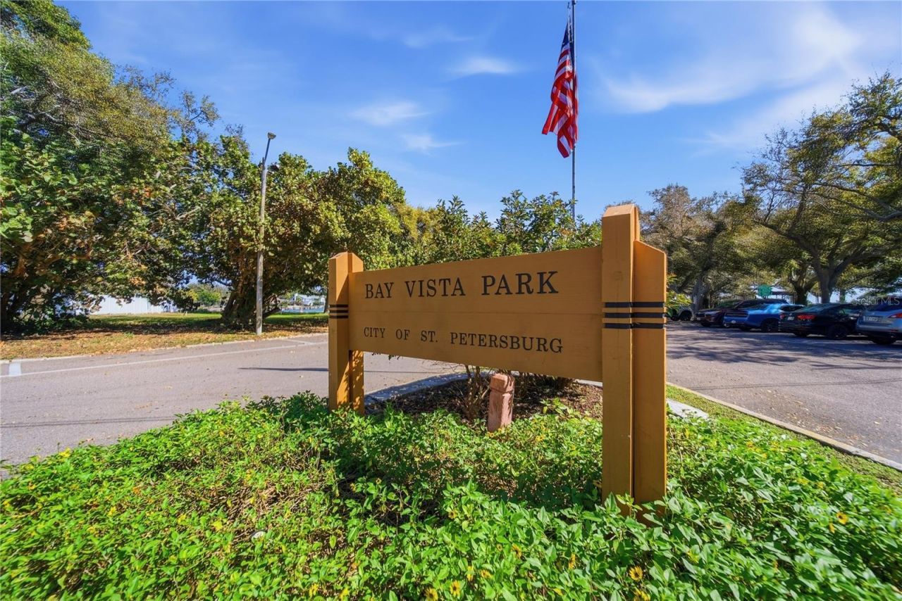 718 Bay Vista Boulevard S, Saint Petersburg, FL 33705 Photo