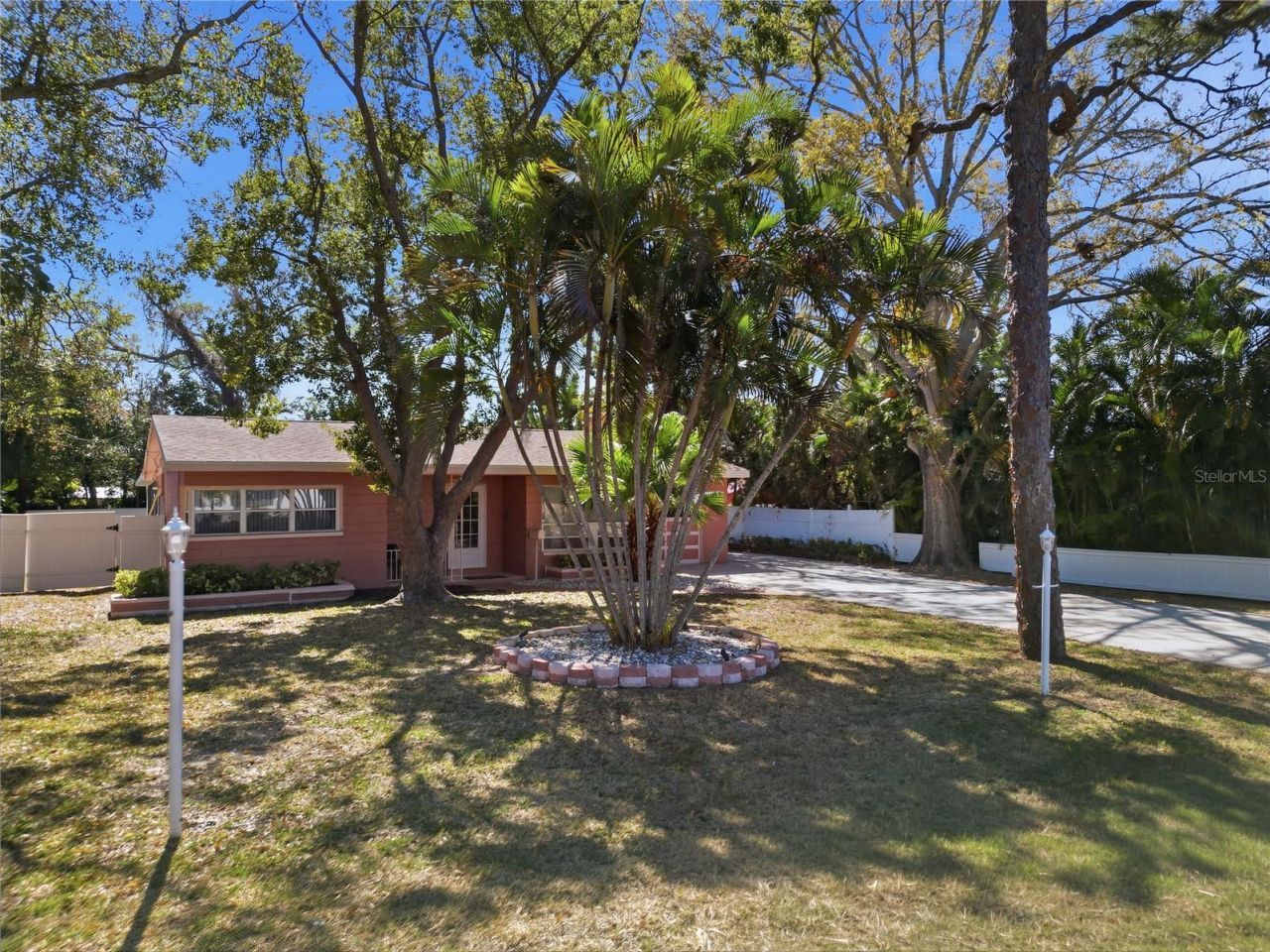 718 Bay Vista Boulevard S, Saint Petersburg, FL 33705 Photo