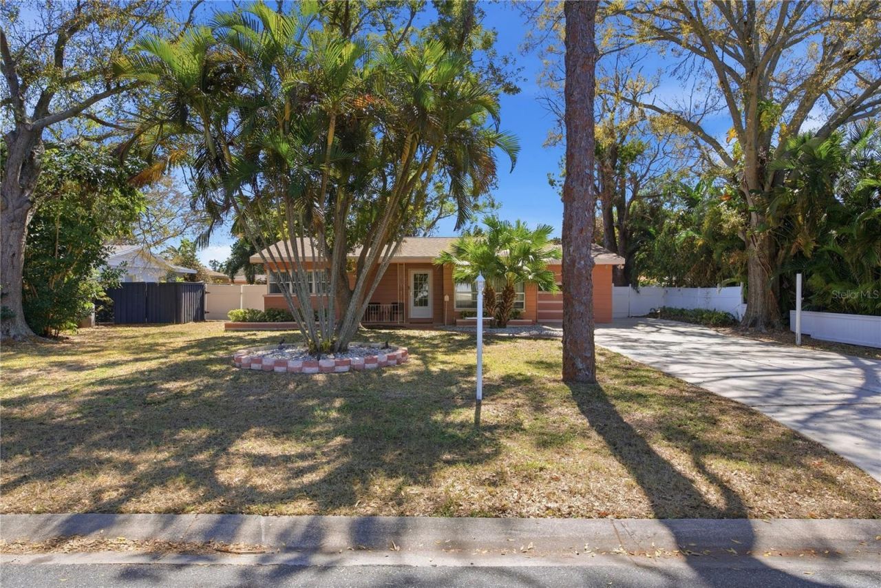 718 Bay Vista Boulevard S, Saint Petersburg, FL 33705 Photo