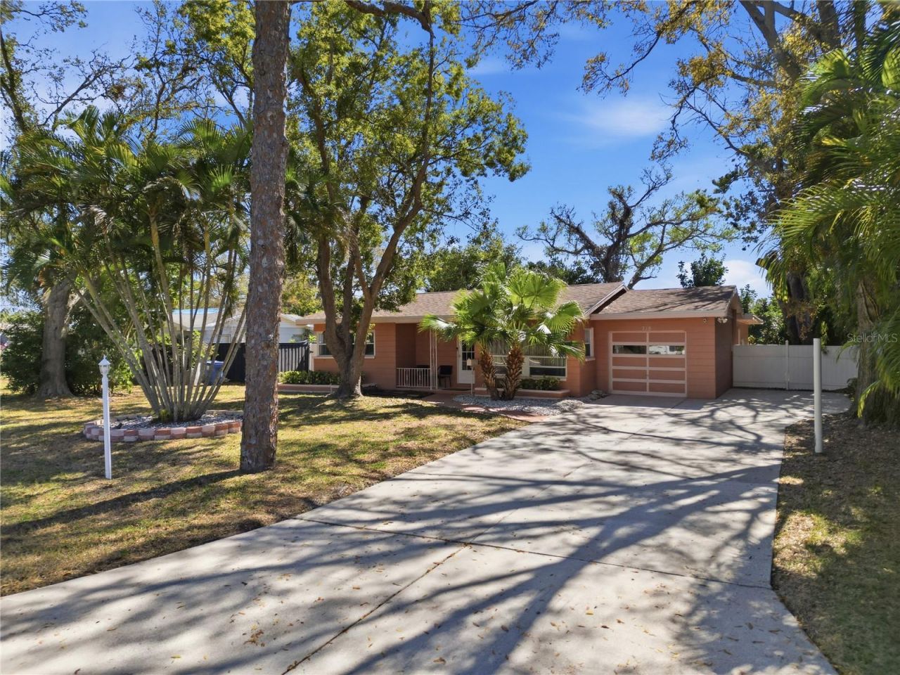 718 Bay Vista Boulevard S, Saint Petersburg, FL 33705 Photo