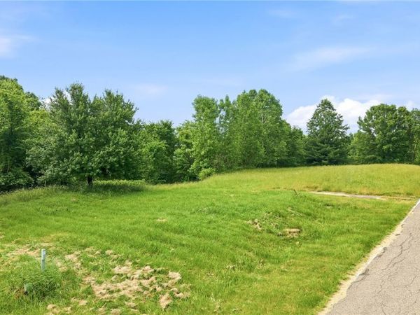 Brookhollow Drive, Warren, OH 44481