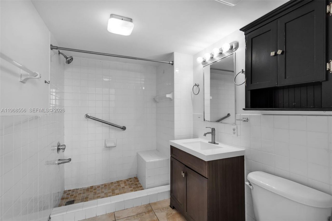 1475 SW 8th St , Unit 610, Miami, FL 33135 Photo