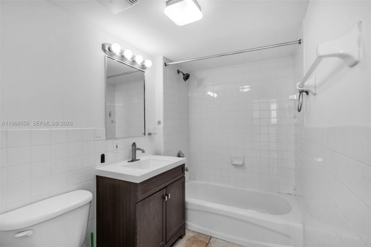 1475 SW 8th St , Unit 610, Miami, FL 33135 Photo