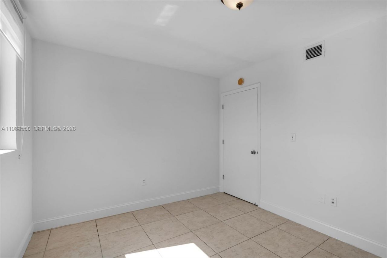 1475 SW 8th St , Unit 610, Miami, FL 33135 Photo
