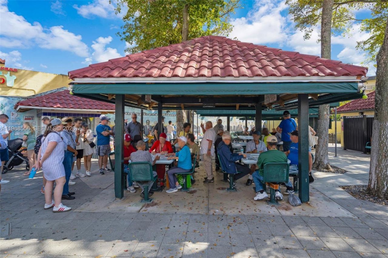 1475 SW 8th St , Unit 610, Miami, FL 33135 Photo