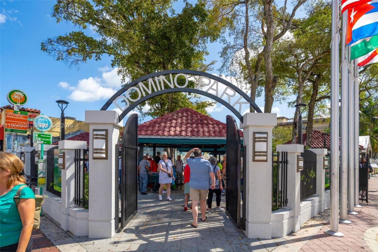 1475 SW 8th St , Unit 610, Miami, FL 33135 Photo