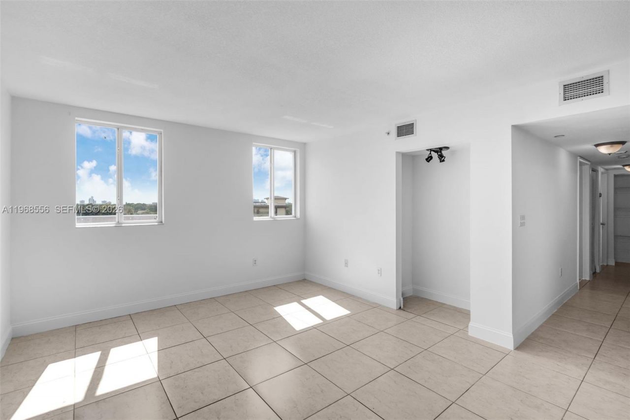 1475 SW 8th St , Unit 610, Miami, FL 33135 Photo