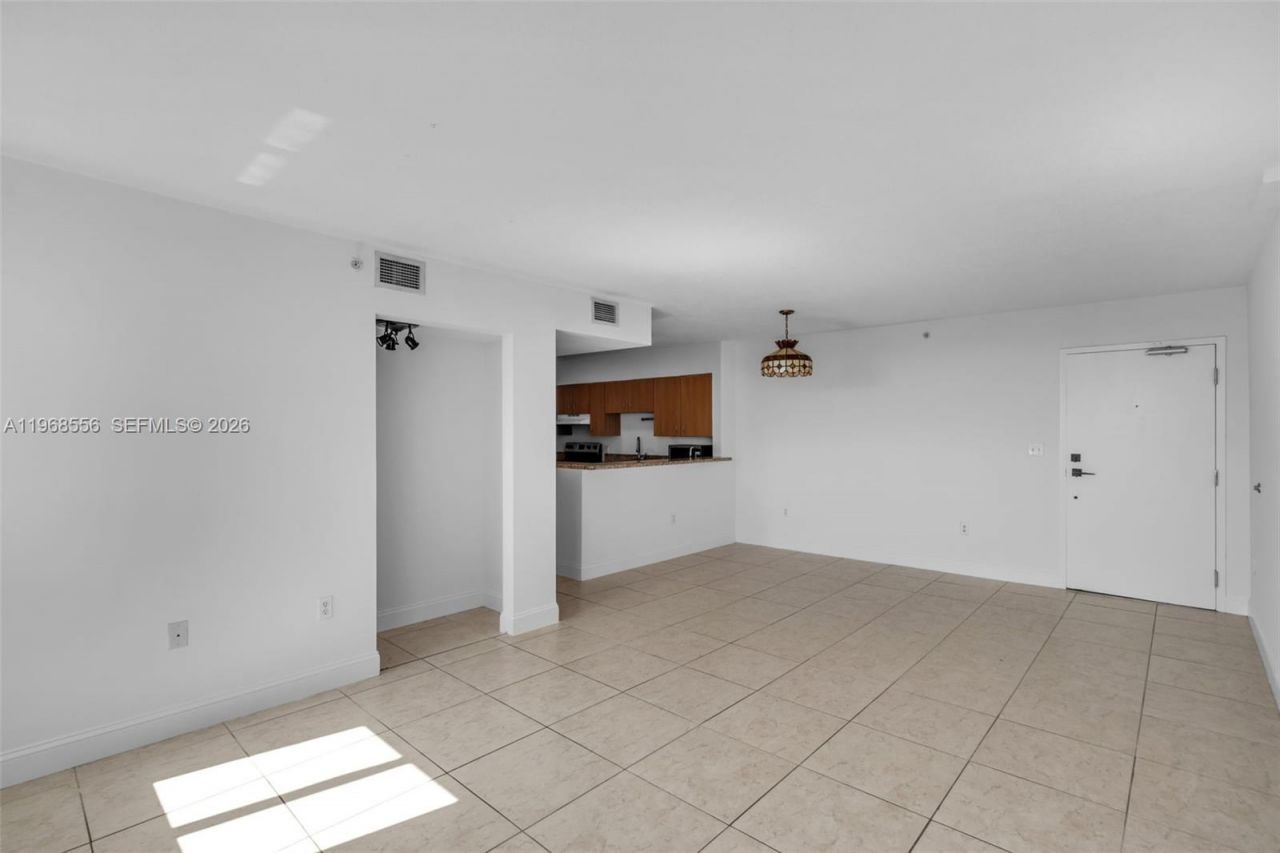 1475 SW 8th St , Unit 610, Miami, FL 33135 Photo